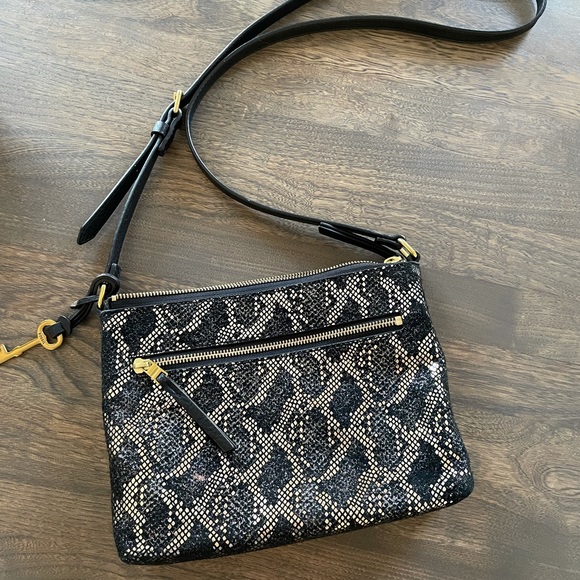 Fossil Crossbody - Picture 1 of 4